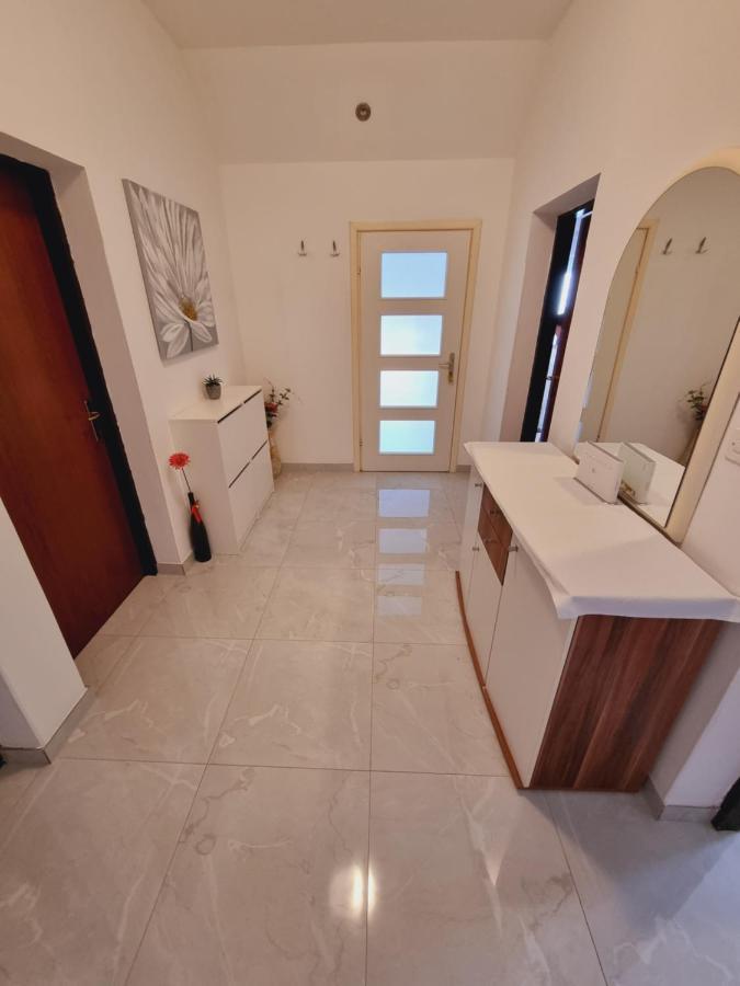 Apartma Lili *